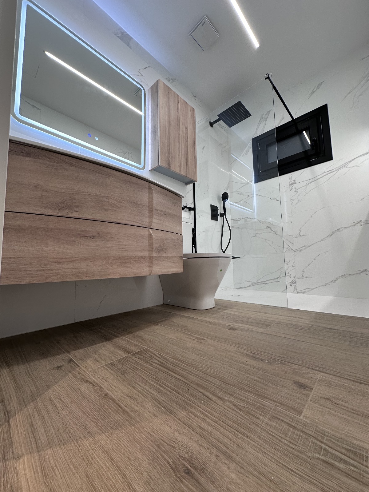 Empresa de reformas parciales de cuartos de baño en Vitoria, Alegría, etc.
